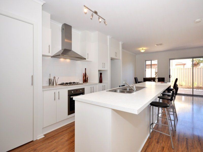 11 Griffiths Drive, Moana SA 5169