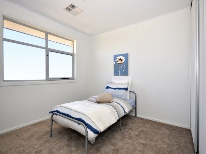 11 Griffiths Drive, Moana SA 5169