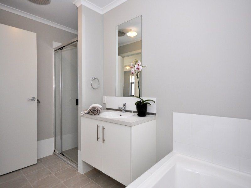 11a Griffiths Drive, Moana SA 5169