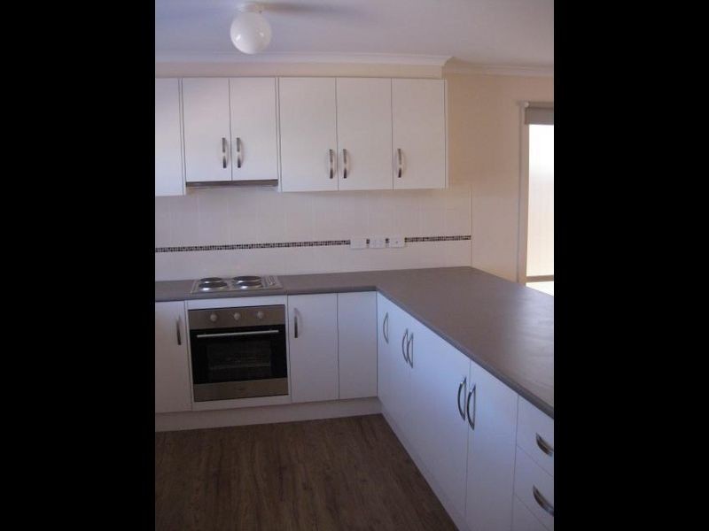 2 Carol Place, Moana SA 5169