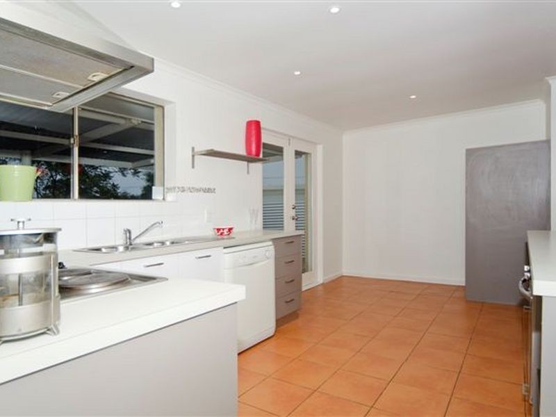 42 Caffrey Crescent, Port Willunga SA 5173