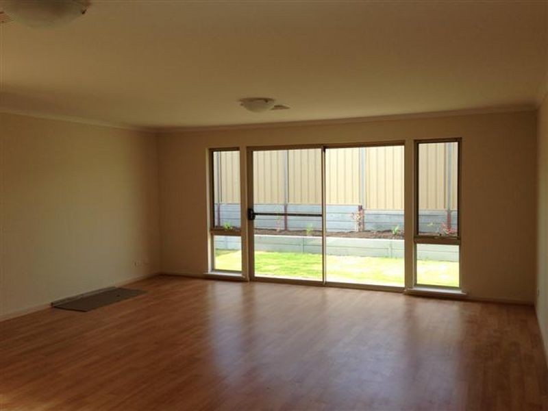 17 Jackstaff Road, Seaford Meadows SA 5169