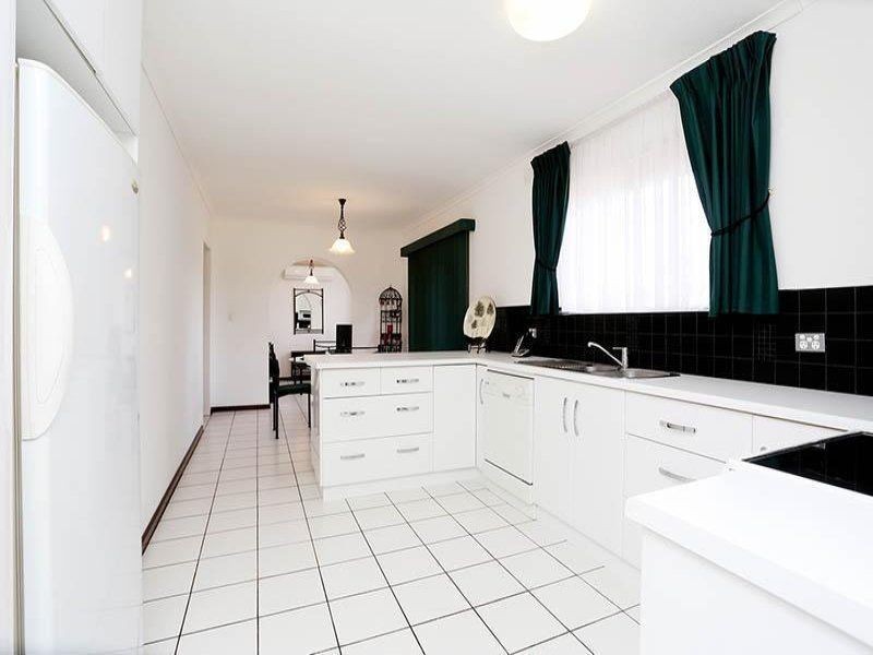 8 Flinders Avenue, Seaford SA 5169