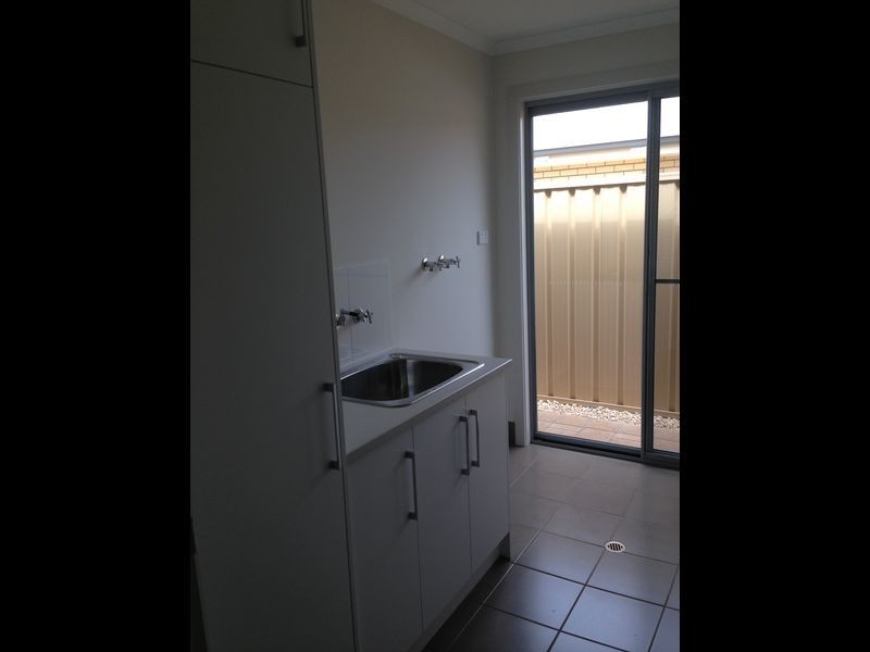 8 Derrick Street, Seaford Meadows SA 5169