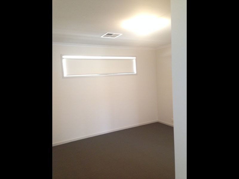 8 Derrick Street, Seaford Meadows SA 5169
