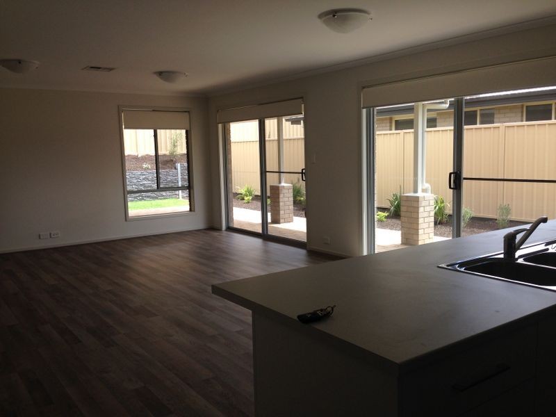 8 Derrick Street, Seaford Meadows SA 5169
