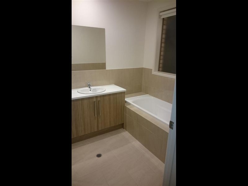 7 Rainbow Lane, Woodcroft SA 5162