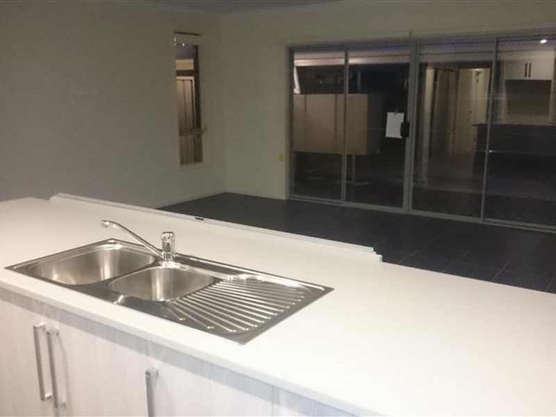 5 Rainbow Lane, Woodcroft SA 5162