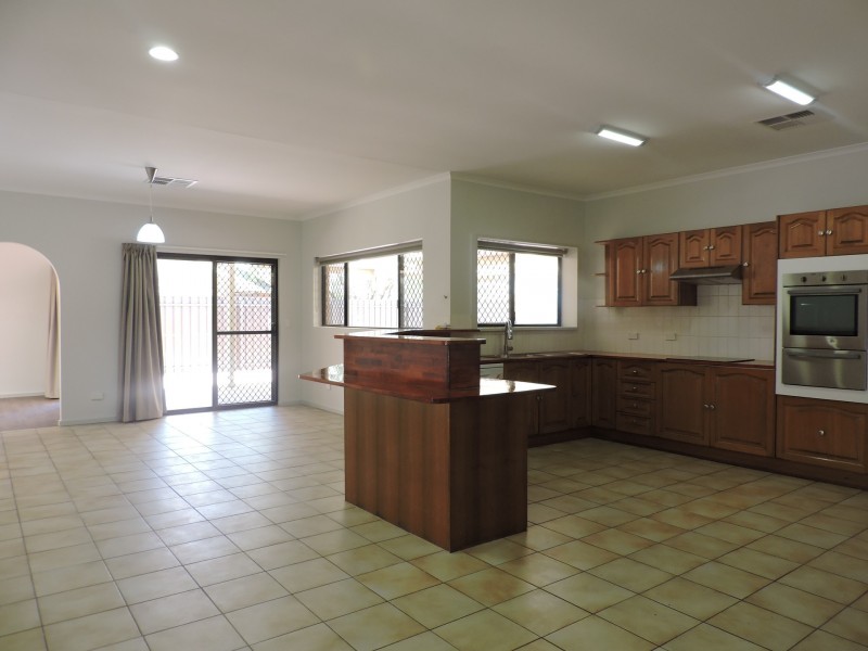 42 Eagle Court, Desert Springs NT 0870