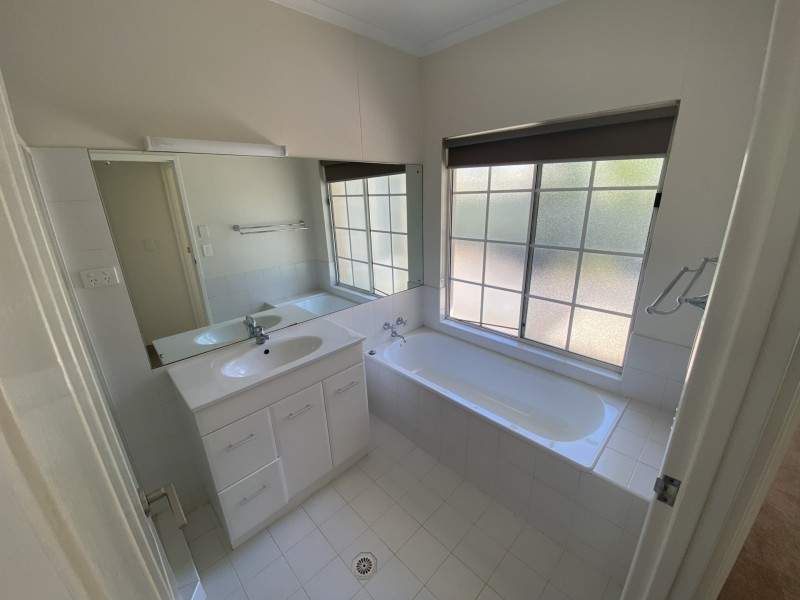 5 Cromwell Drive, Desert Springs NT 0870