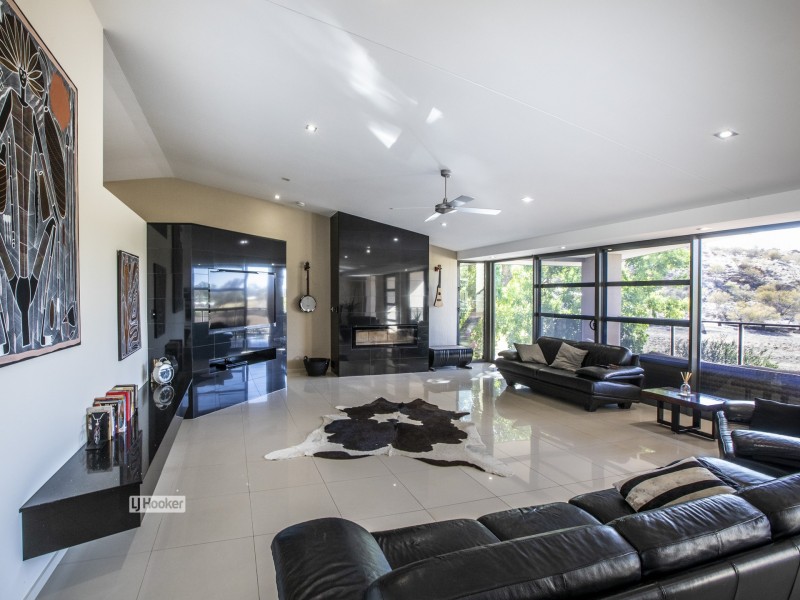 9 Range Crescent, Desert Springs NT 0870