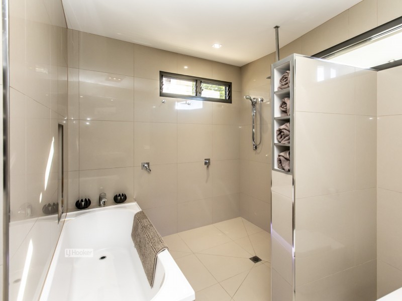 9 Range Crescent, Desert Springs NT 0870