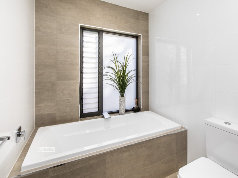 9 Range Crescent, Desert Springs NT 0870