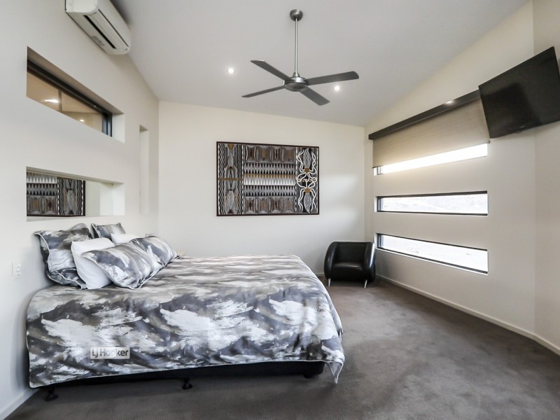 9 Range Crescent, Desert Springs NT 0870