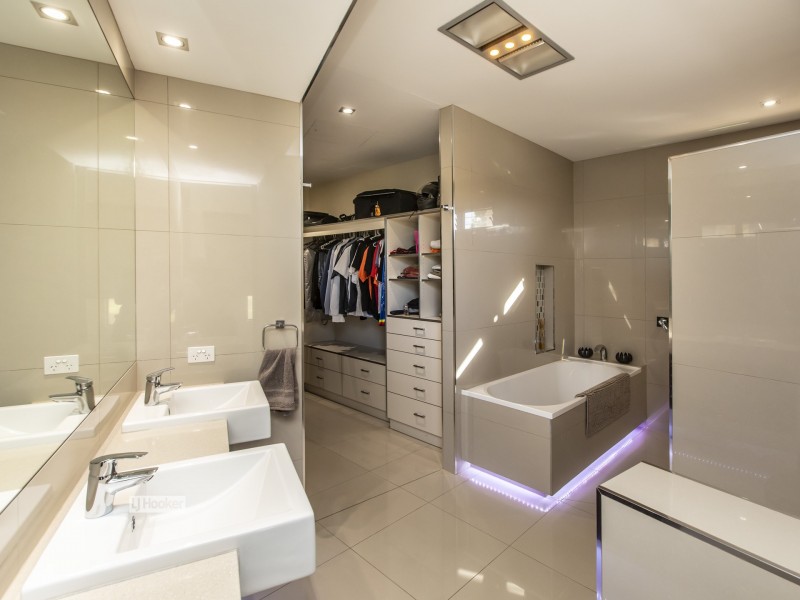 9 Range Crescent, Desert Springs NT 0870