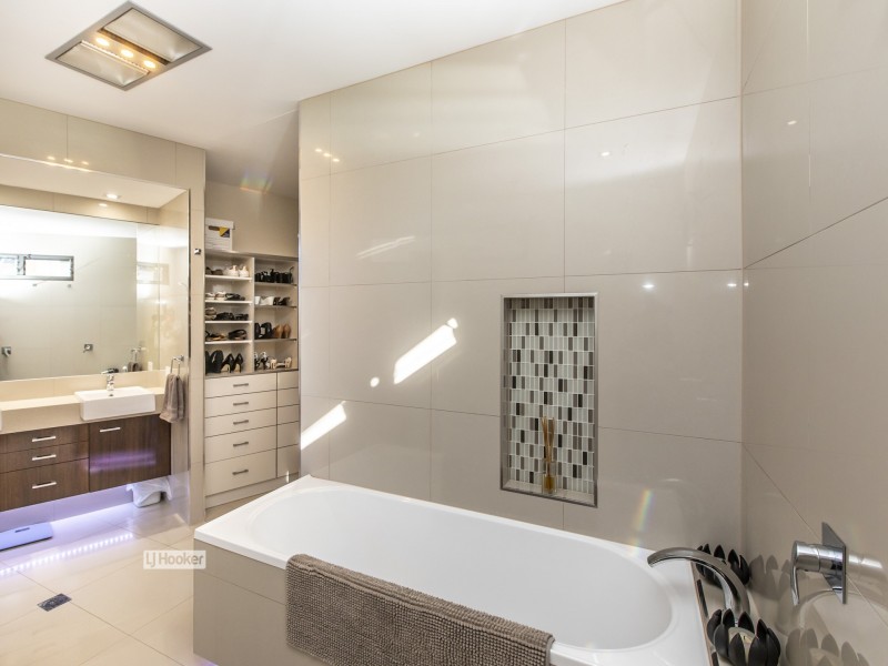 9 Range Crescent, Desert Springs NT 0870