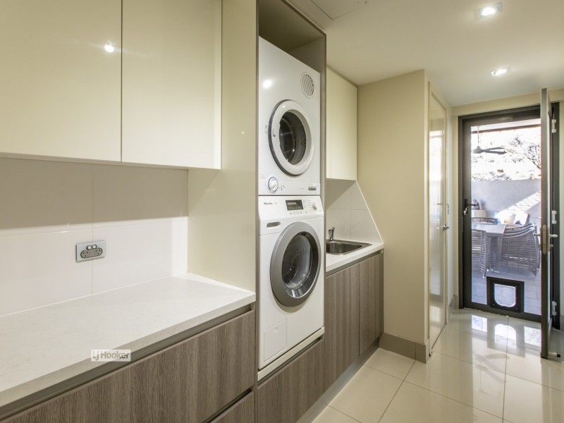 9 Range Crescent, Desert Springs NT 0870