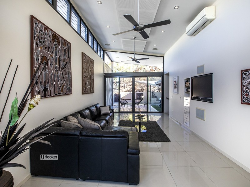 9 Range Crescent, Desert Springs NT 0870