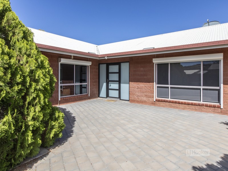90 Cromwell Drive, Desert Springs NT 0870