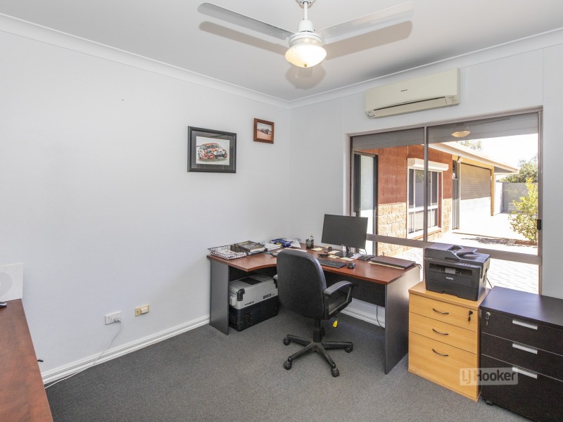 90 Cromwell Drive, Desert Springs NT 0870