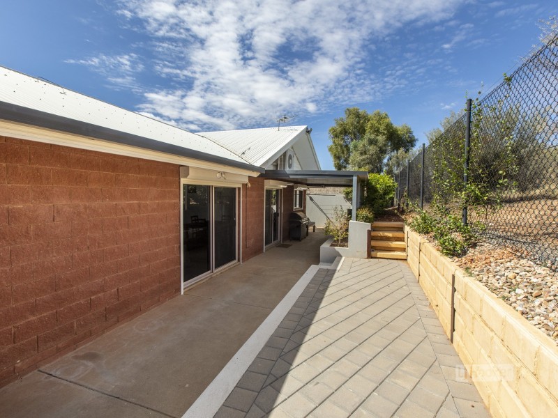 90 Cromwell Drive, Desert Springs NT 0870