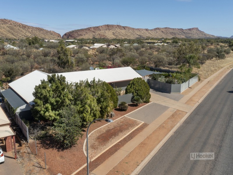 90 Cromwell Drive, Desert Springs NT 0870
