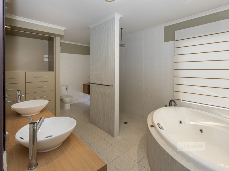 6 Coppock Court, Desert Springs NT 0870