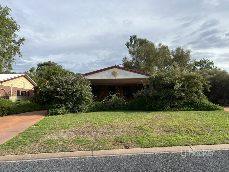 7 The Fairway, Desert Springs NT 0870