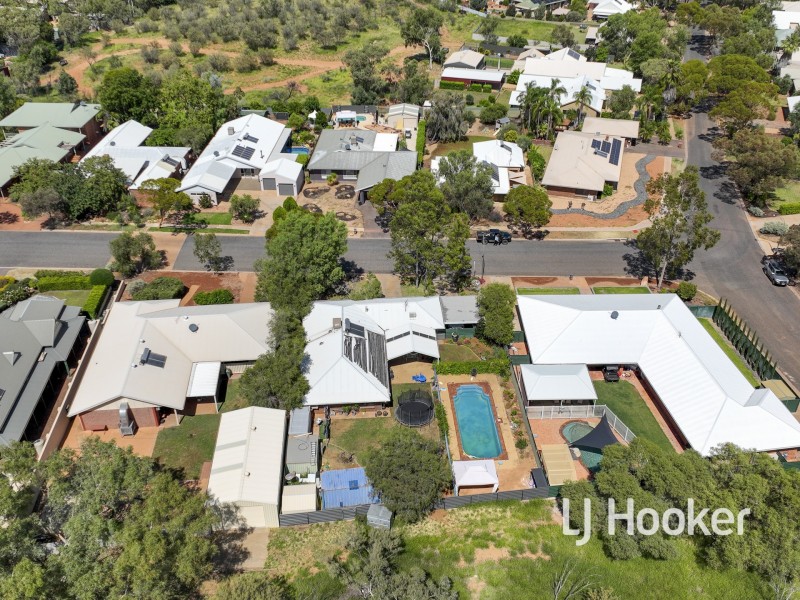 82 Hillside Gardens, Desert Springs NT 0870