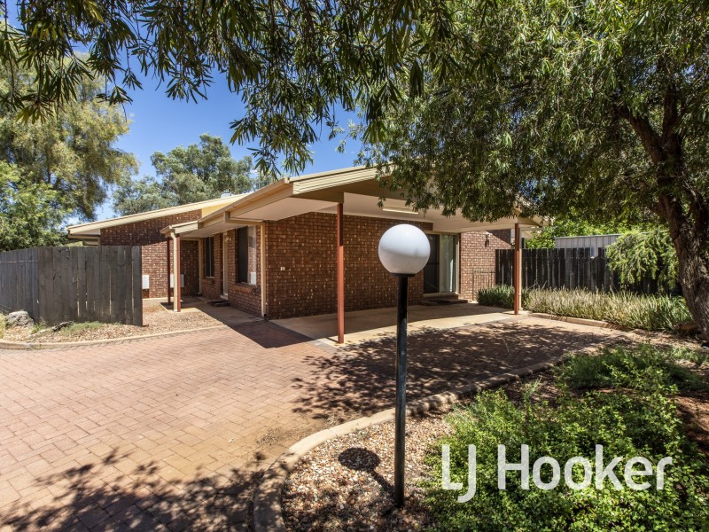 5/4 Caterpillar Court, Desert Springs NT 0870