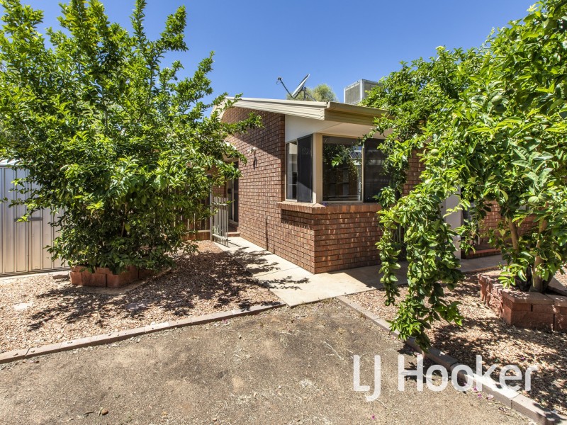 5/4 Caterpillar Court, Desert Springs NT 0870