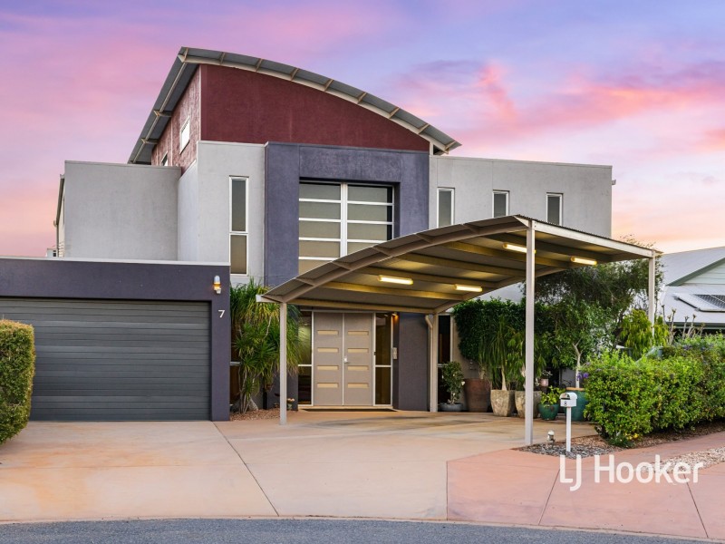 7 Coppock Court, Desert Springs NT 0870
