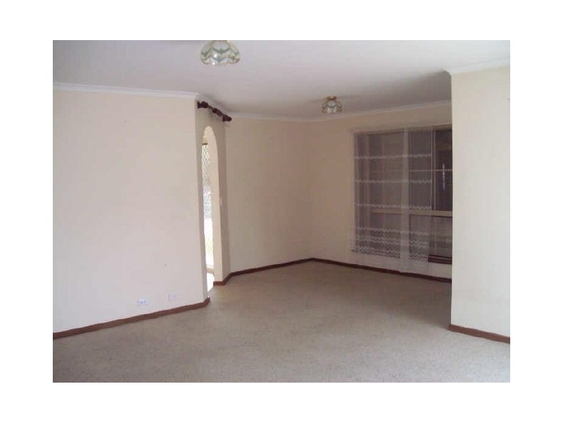 4 Flora Street, Greenock SA 5360