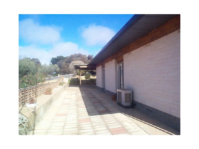 1 DERRICK, Berri SA 5343