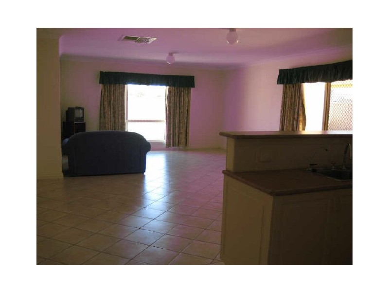 11 Flinders Street, Renmark SA 5341