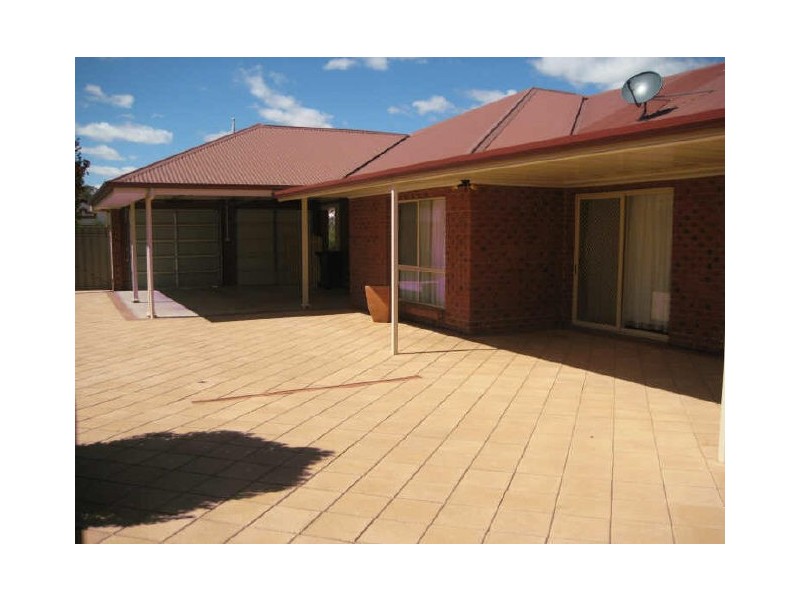 11 Flinders Street, Renmark SA 5341