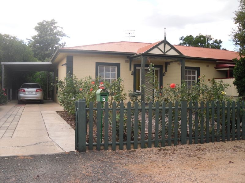 7 Trenaman Crescent, Berri SA 5343