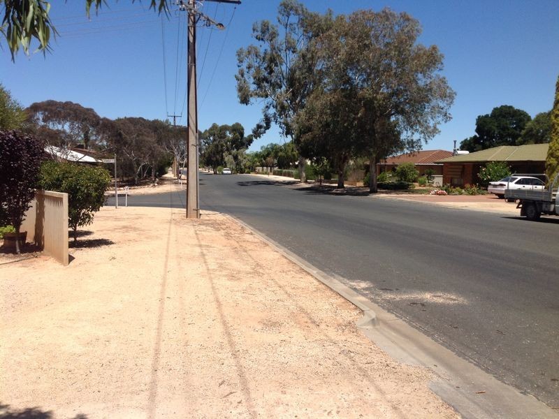 40 First Street, Loxton SA 5333