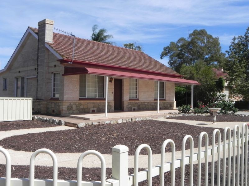 8 Fowles St, Barmera SA 5345