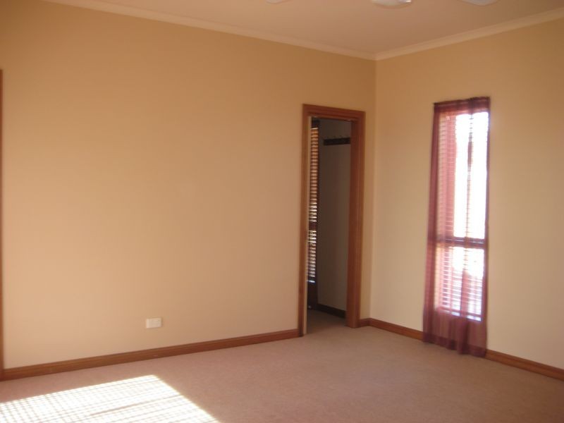 12 Stasinowsky Court, Loxton SA 5333