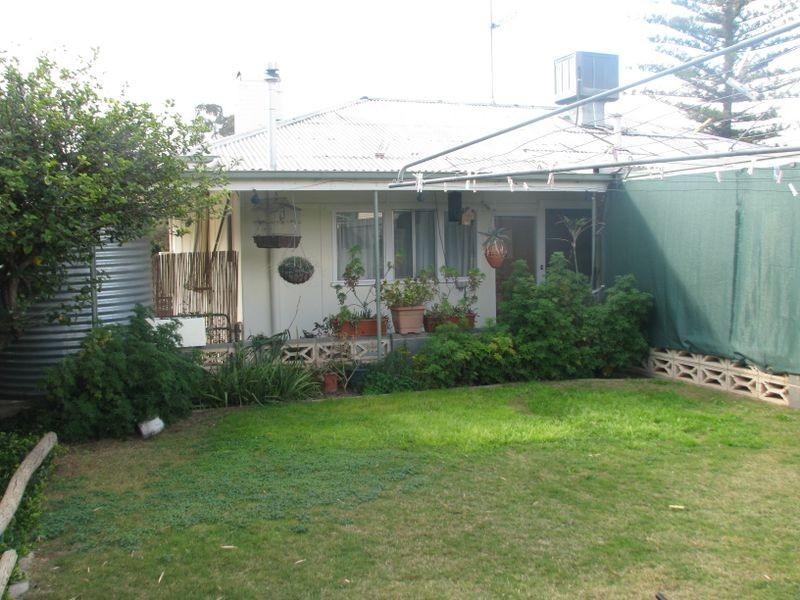 8 Coombe Street, Berri SA 5343