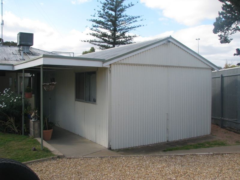 8 Coombe Street, Berri SA 5343