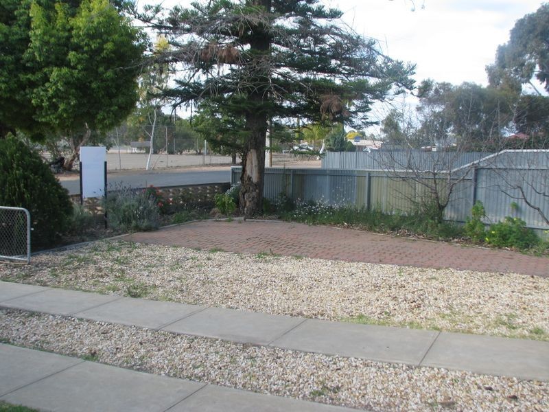 8 Coombe Street, Berri SA 5343