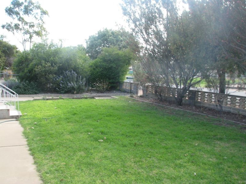 8 Coombe Street, Berri SA 5343