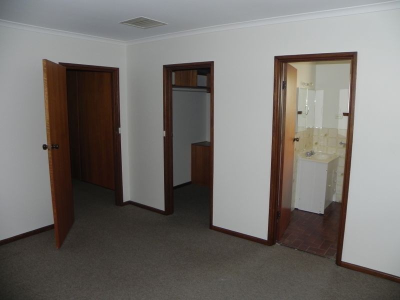 27 Spriggs Street, Berri SA 5343