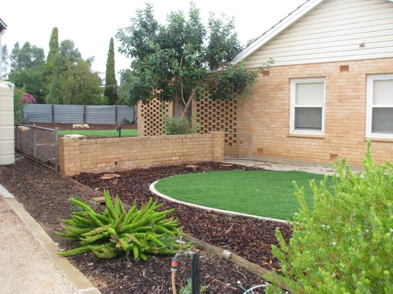 15 Pine Ave, Loxton SA 5333