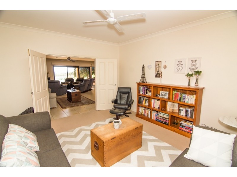 8 Stasinowsky Court, Loxton SA 5333