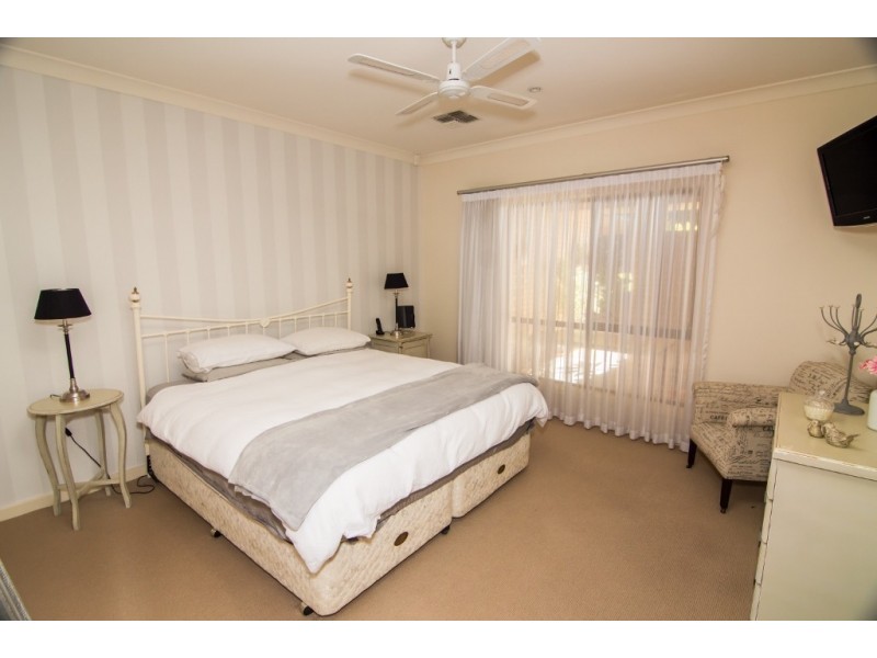 8 Stasinowsky Court, Loxton SA 5333