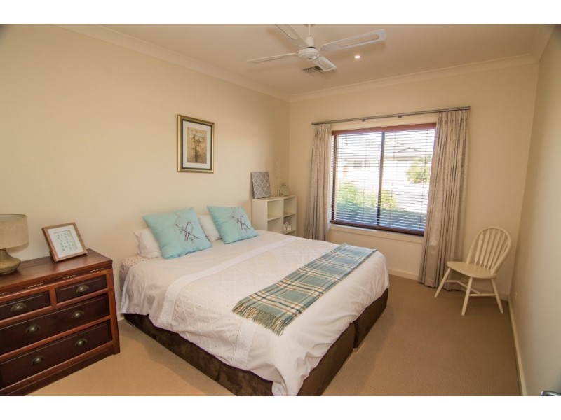 8 Stasinowsky Court, Loxton SA 5333