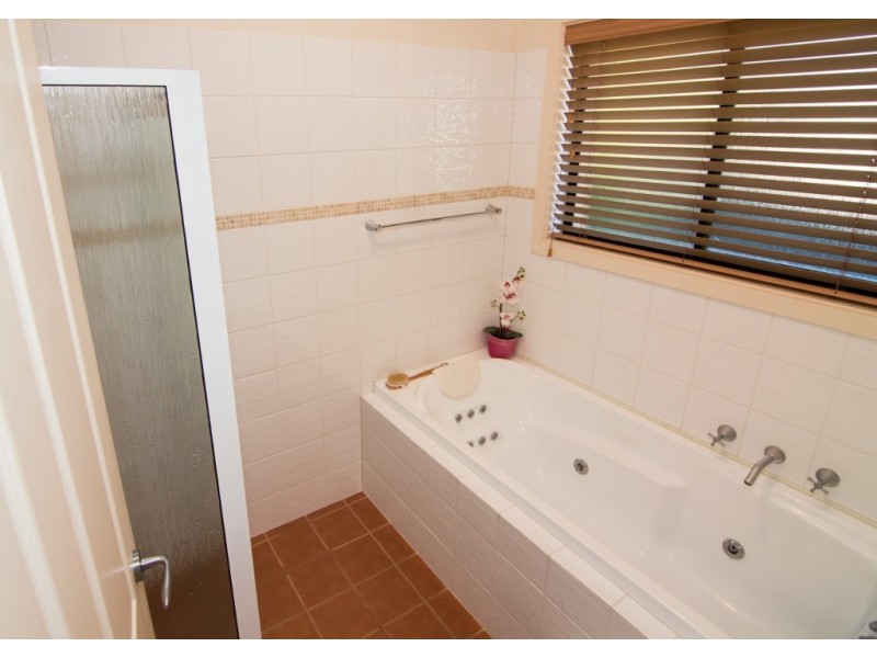 8 Stasinowsky Court, Loxton SA 5333